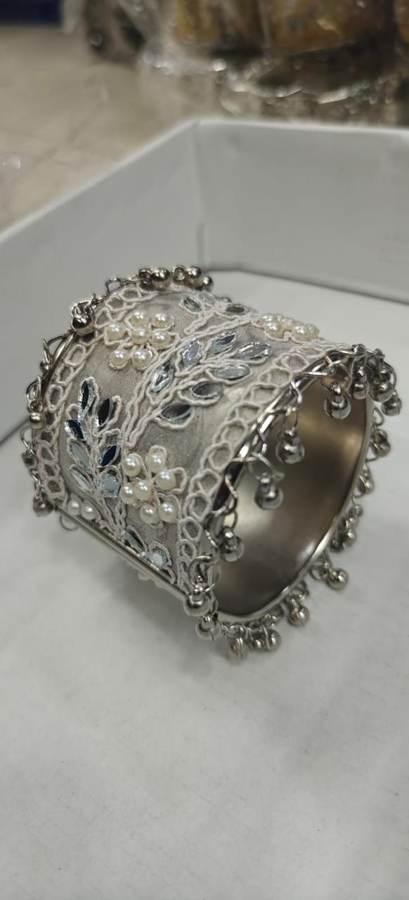 Mirror-Work Cuff