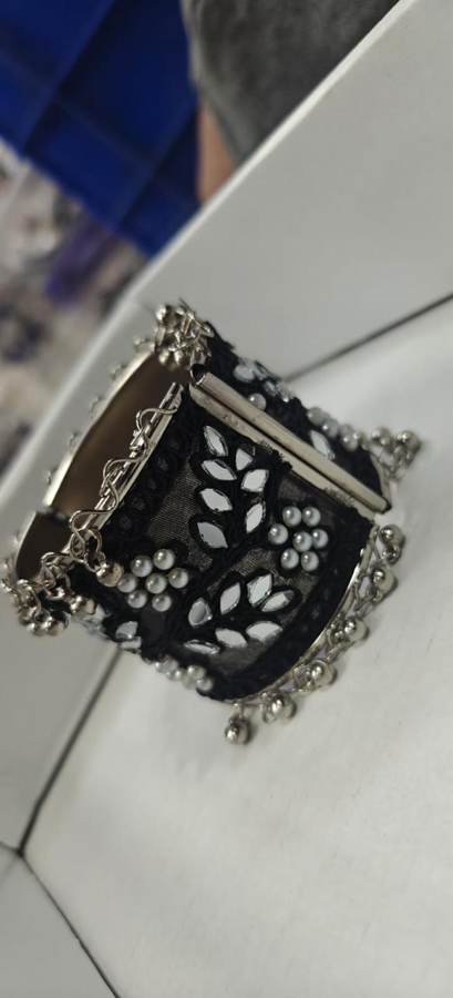 Mirror-Work Cuff