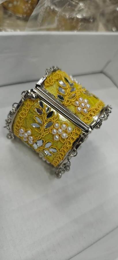 Mirror-Work Cuff